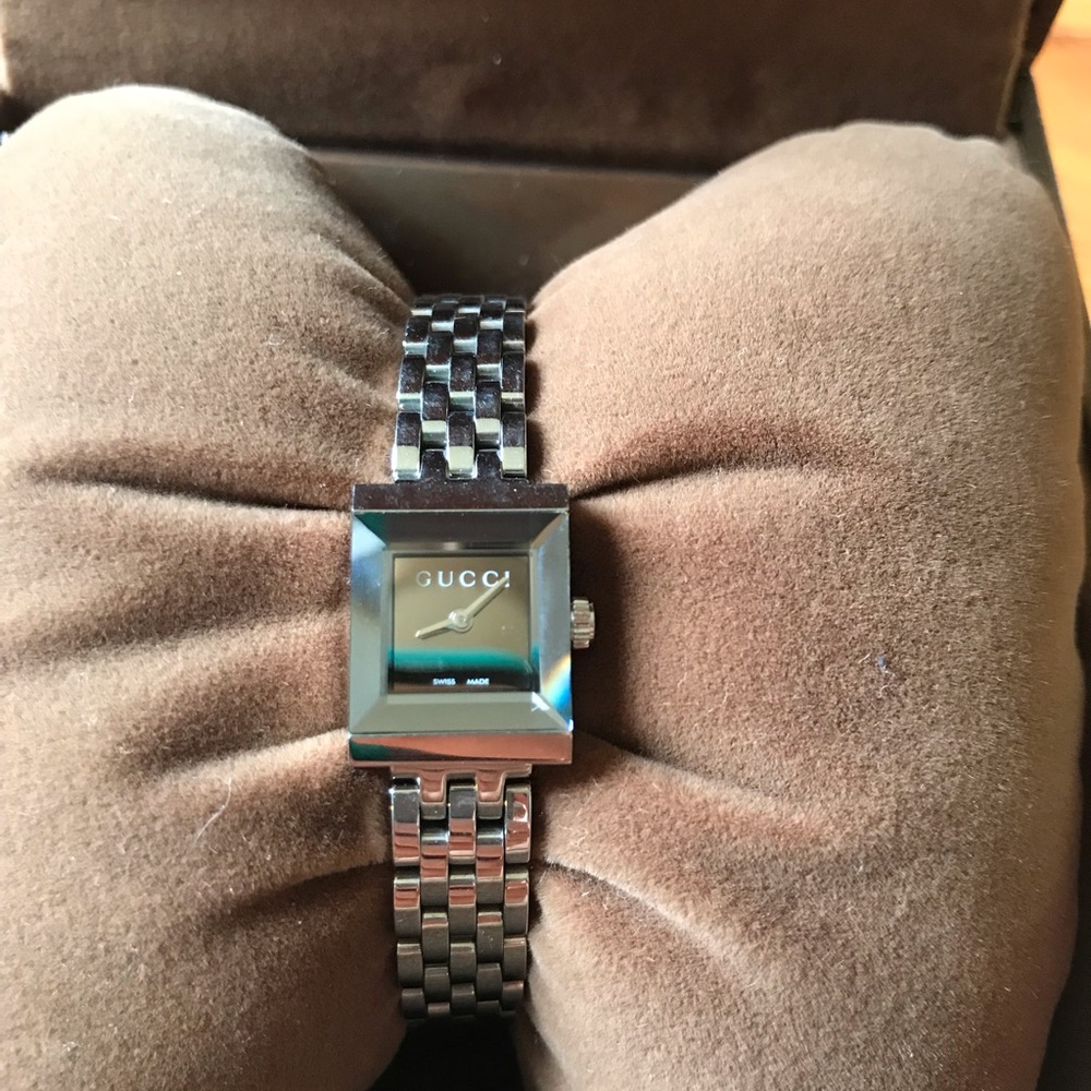 Gucci G-Frame Ladies Watch YA128501 - Picture 4 of 8